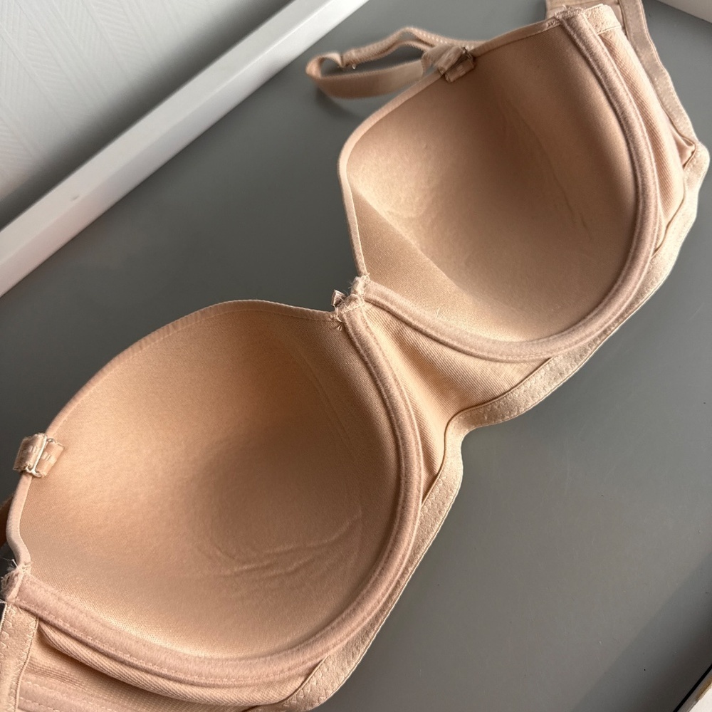Tahari Bra can be used with no straps size 38D - Picture 6 of 6